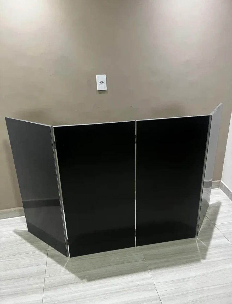 Cabine modular Macedo aberta e montada